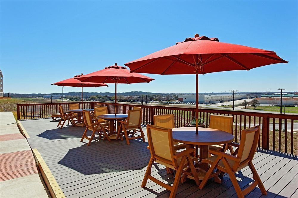 Holiday Inn Express & Suites San Antonio West Sea World Area By Ihg מסעדה תמונה