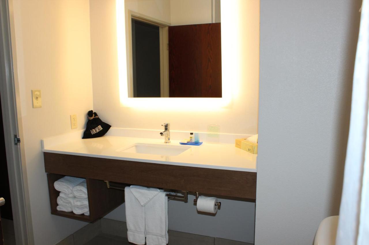 Holiday Inn Express & Suites San Antonio West Sea World Area By Ihg מראה חיצוני תמונה
